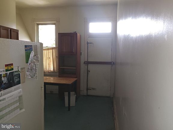 4th image of 2309 Edgemont Ave