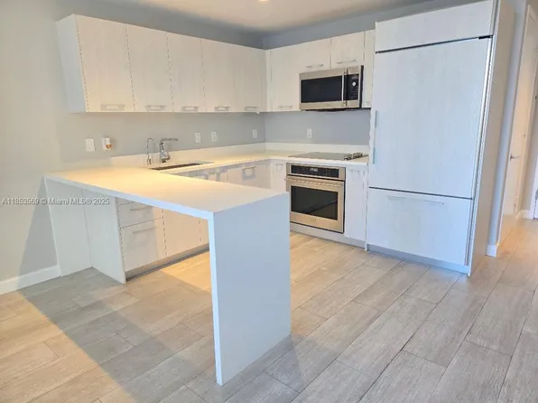 45 SW 9th St APT 2602, Miami, FL 33130