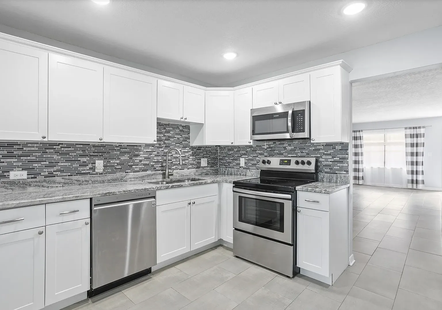 2 Bed 2 Bath Condo for Rent in 55+ Peaceful Community! — Photo 1
