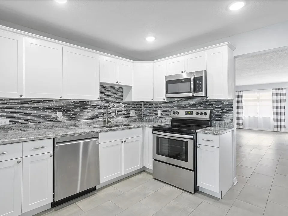 4920 Locust St NE #115