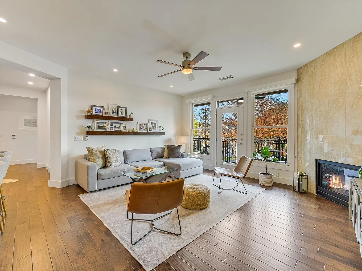 2 bed, 2.0 bath, 1915 sqft, $5,500 — Photo 4