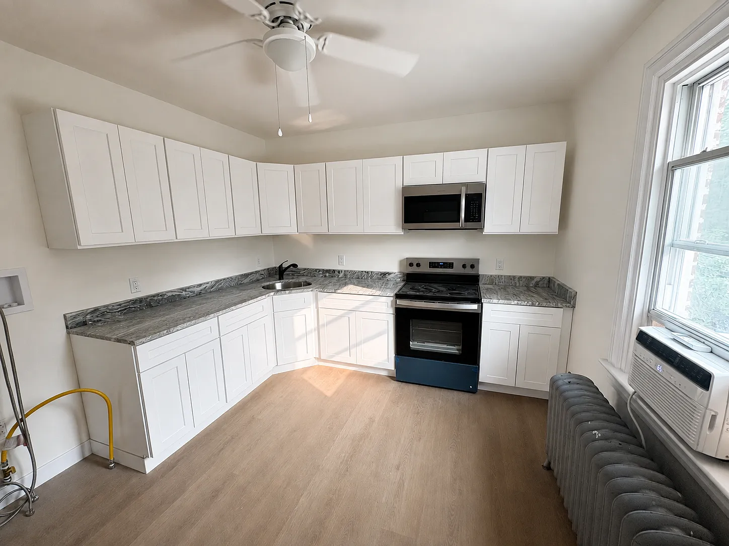 2 bed, 961 sqft, $2,000 — Photo 1
