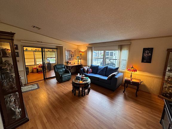 5th image of 11841 Bristol Ln