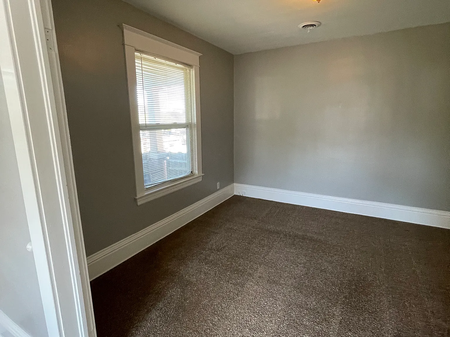 2 bed, 900 sqft, $1,200 — Photo 3