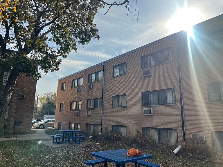College Park — Photo 14