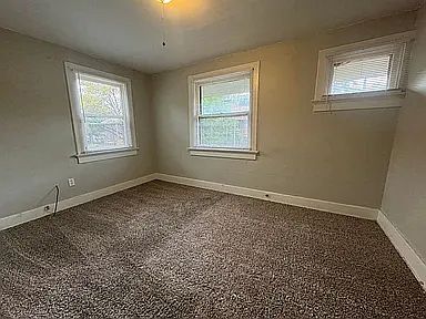 5th image of 414 Five Oaks Ave
