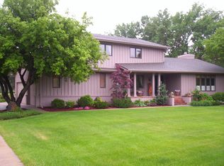 617 Stagecoach Rd, Grand Island, NE 68801