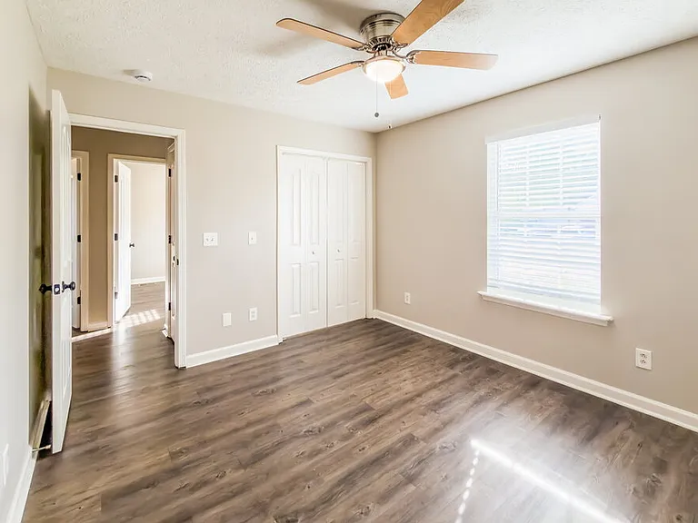 1435 Tuffnell Dr — Photo 9