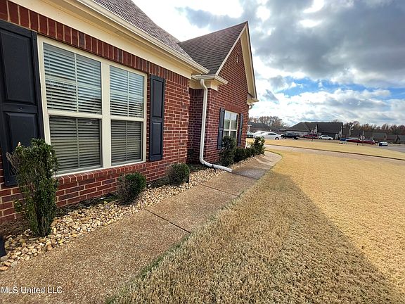 5th image of 4648 Spike Ln