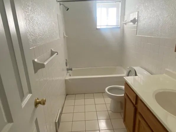4935 Caroline Dr APT 8, Warrensville Heights, OH 44128