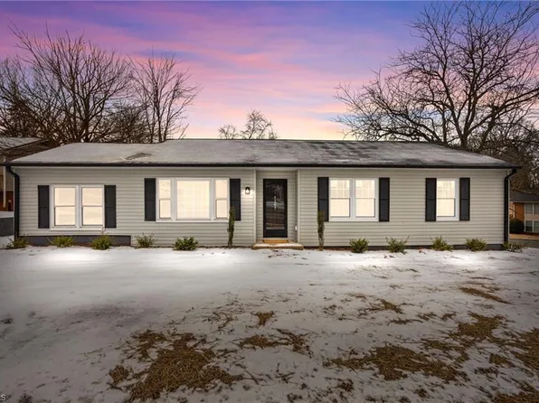 1207 Martin Luther King Jr Blvd, Lexington, NC 27292