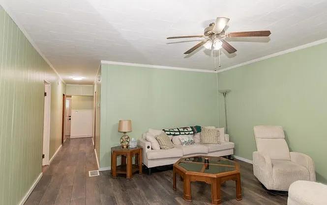 3 bed, 1200 sqft, $1,595 — Photo 2