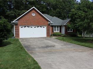 2626 Bathgate Ln, Matthews, NC 28105