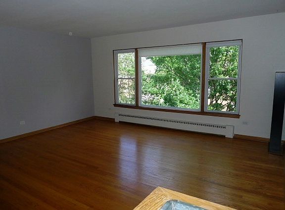 2nd image of 5901 W Montrose Ave APT 2N