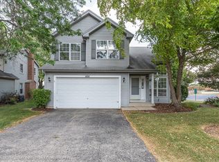 956 Pin Oak Cir, Cary, IL 60013