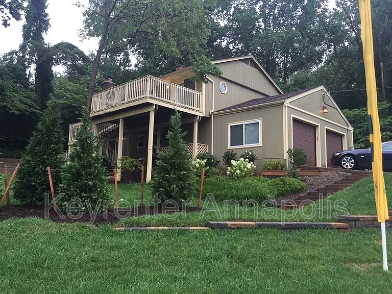 1911 Fohner Pl — Photo 1