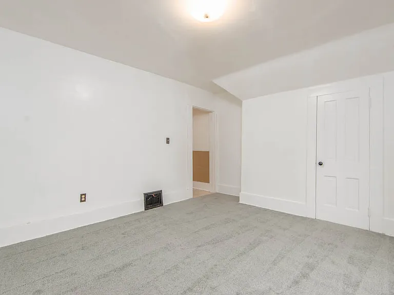 246 Grant St #UP — Photo 2