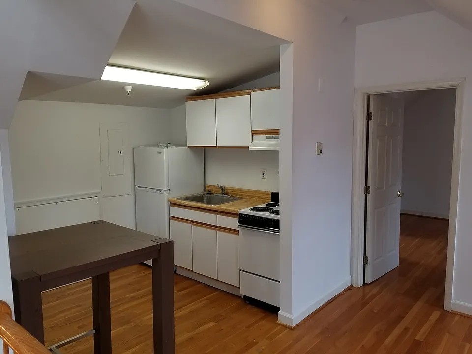 176 Main St #D