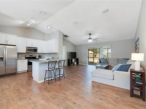 2nd image of 2522 Abbey Ave