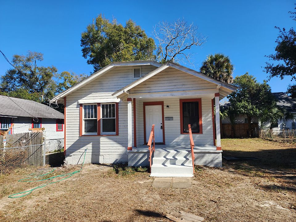 1st image of 710 N M St
