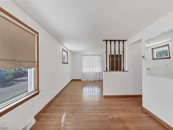3rd image of 25390 Howard Ave