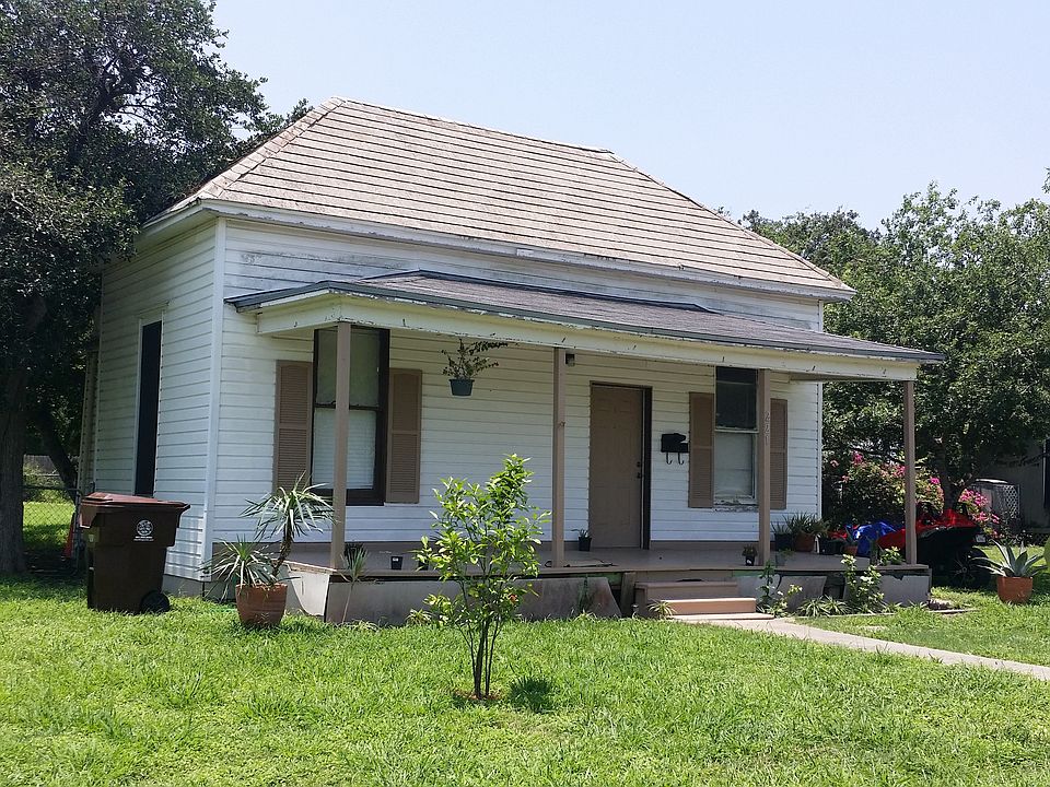 1st image of 221 E Fordyce Ave