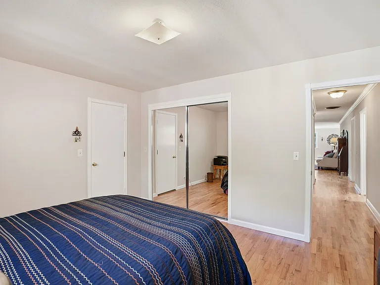 241 Soledad Dr — Photo 25