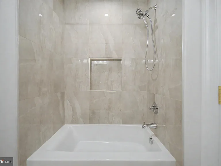 10205 Sorrel Ave — Photo 13