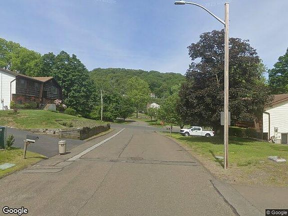 Exterior Neighborhood (street photo)
