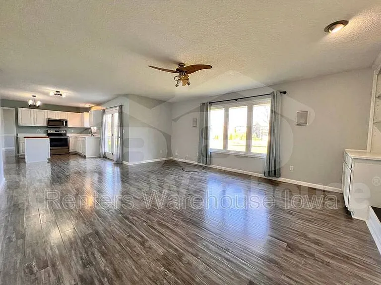 1709 NE Sherman Ct — Photo 4