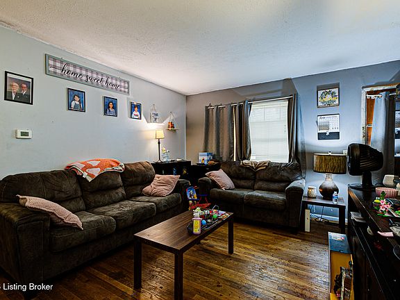 3rd image of 1206 Woodland Dr