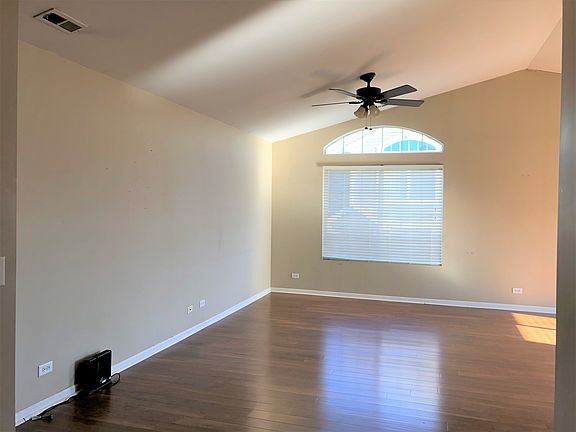 3rd image of 1609 Fredericksburg Ln
