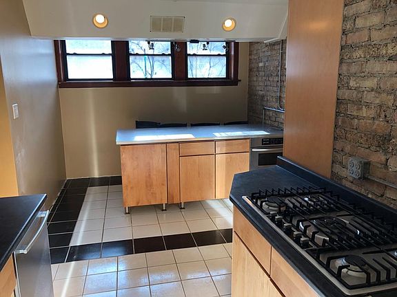 3rd image of 3702 N Lakewood Ave #B
