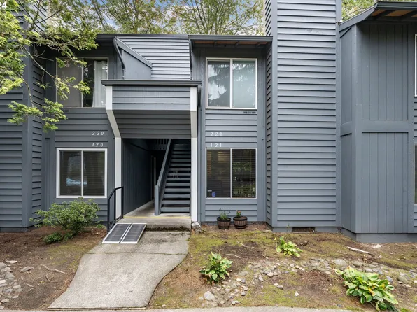 650 SW Meadow Dr APT 121, Beaverton, OR 97006