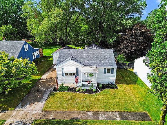 3rd image of 309 E Jeanette St