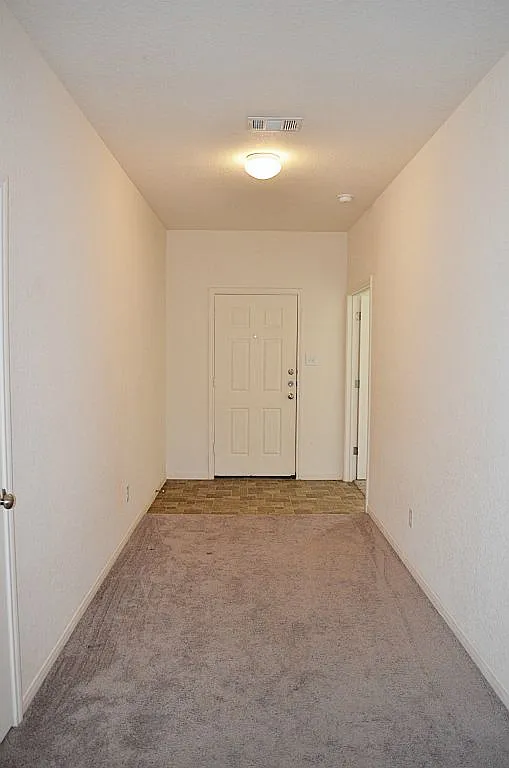 4 bed, 1931 sqft, $1,975 — Photo 4