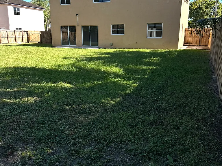 18124 SW 152nd Pl — Photo 1