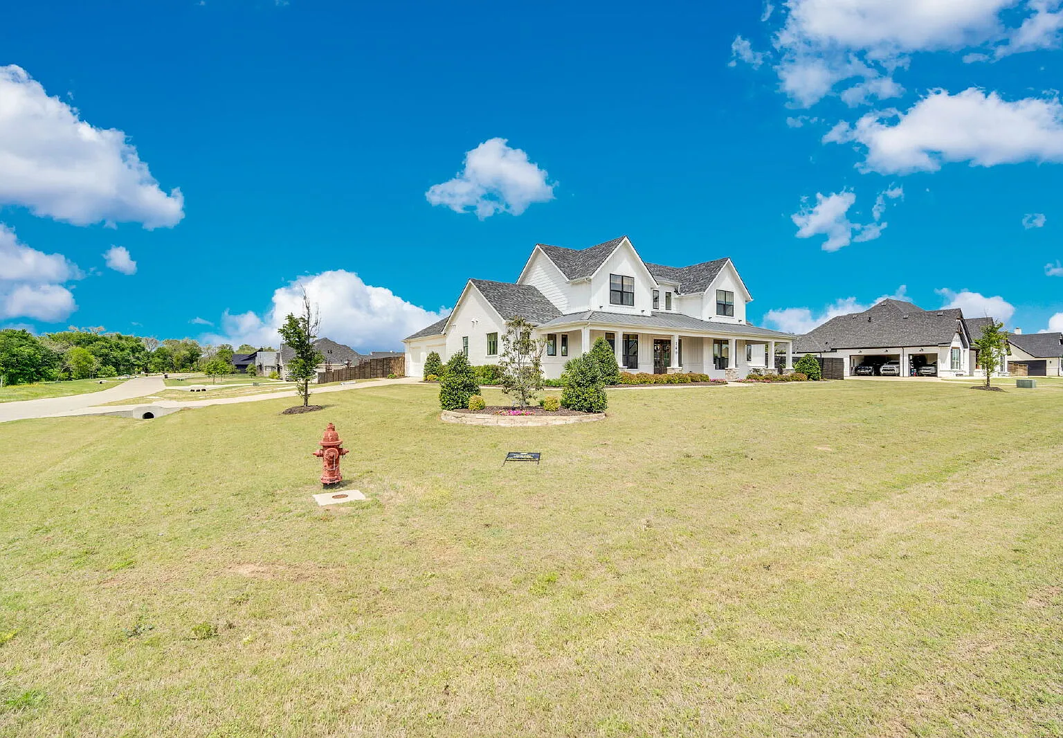 4 bed, 3.5 bath, 3427 sqft, $5,700 — Photo 2