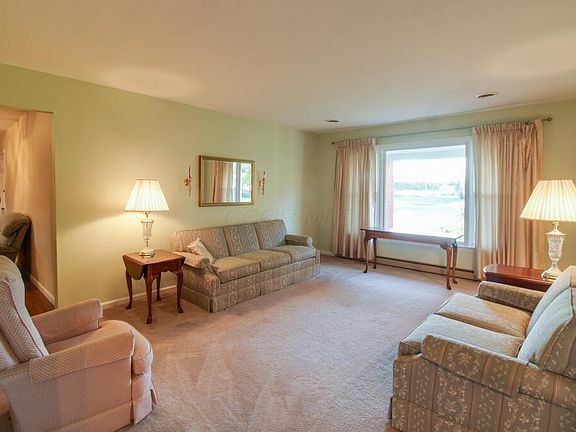 4th image of 864 Nancy Dr