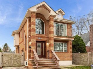 263-10 E Williston Ave, Floral Park, NY 11001
