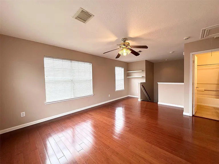 9922 Sand Lodge Ln — Photo 11
