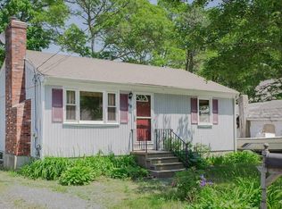 33 Algonquin St, Buzzards Bay, MA 02532