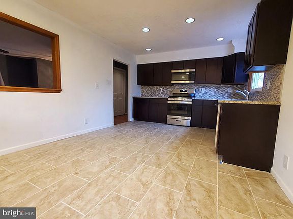 3rd image of 417 N Carolina Trl