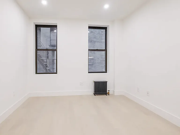 300 W 21st St #21 — Photo 4