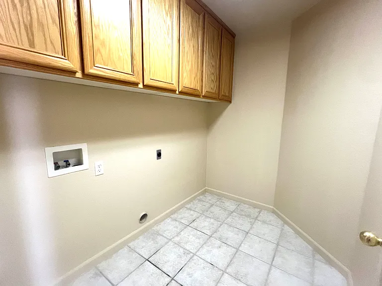 901 Hillock Ct — Photo 25