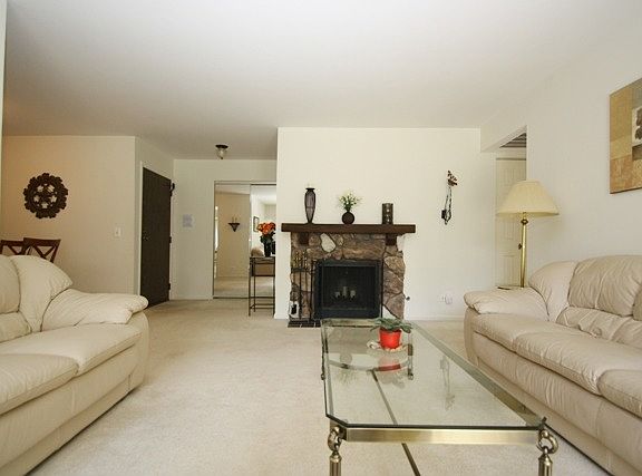 5th image of 104 Burr Oak Ln Unit D1