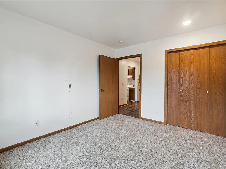 140 W North St — Photo 10