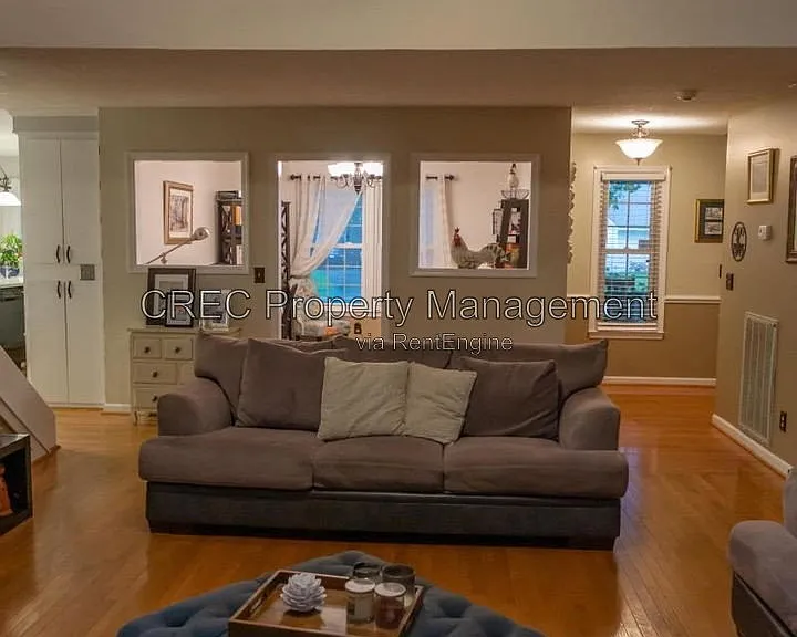 114 Queensbury Cir — Photo 5