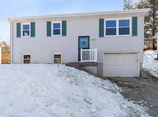 3213 Elaine Dr NW, Cedar Rapids, IA 52405