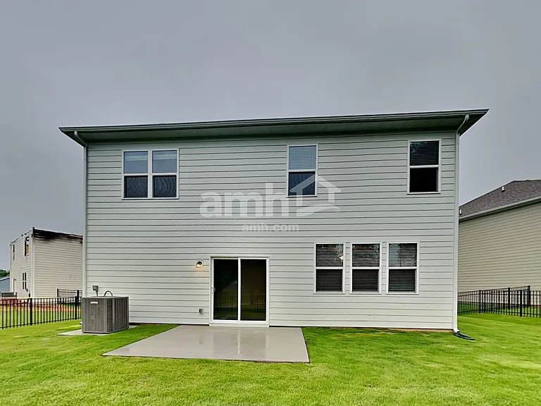 2112 Williamshire Ln — Photo 32